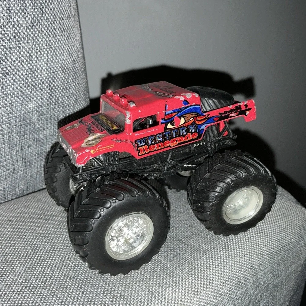 Monster Jam WESTERN RENEGADE‎ WILD WEST Silver Rims Hot Wheels 1:64